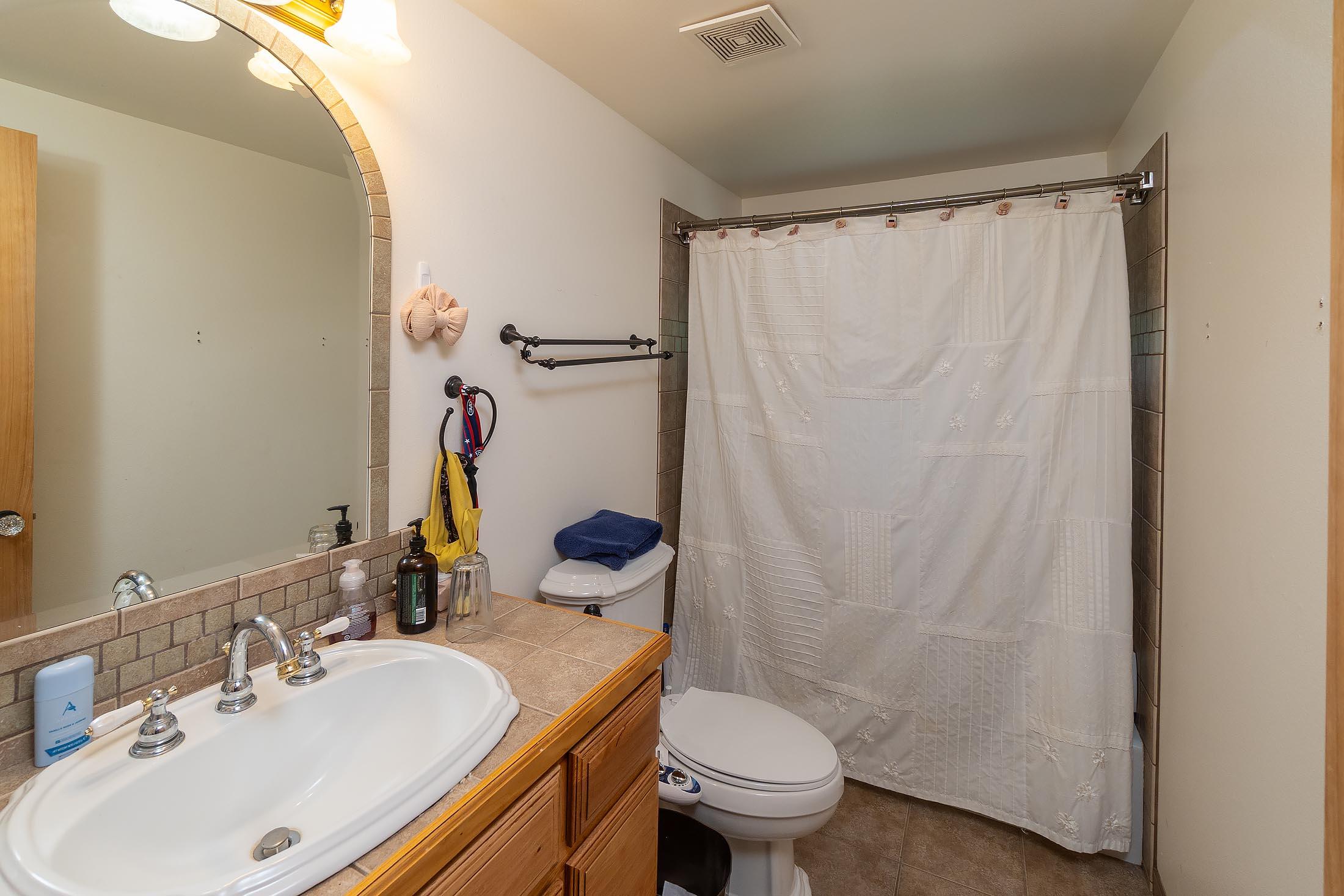 59047 Old Lake Road Christmas Valley, OR 97641 - Photo 26 of 55 Second floor bathroom