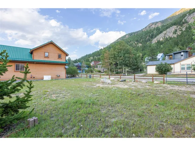 a house view with a outdoor space