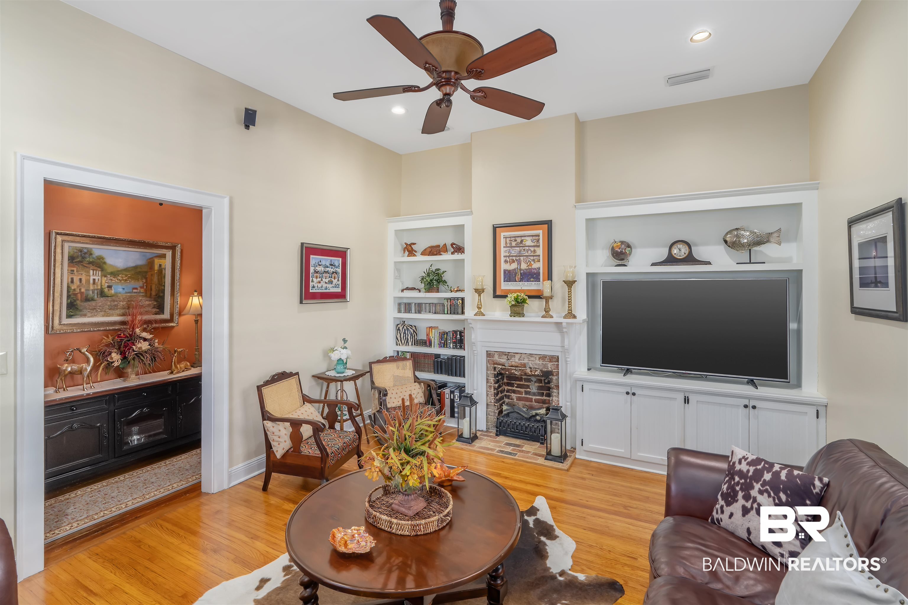 953 Old Shell Road Mobile, AL 36604 - Photo 5 of 26 Living Room