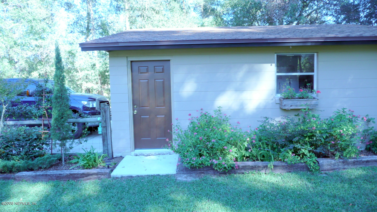 8193 Carl Brook Road Keystone Heights, FL 32656 - Photo 15 of 20 side entrance to workshop