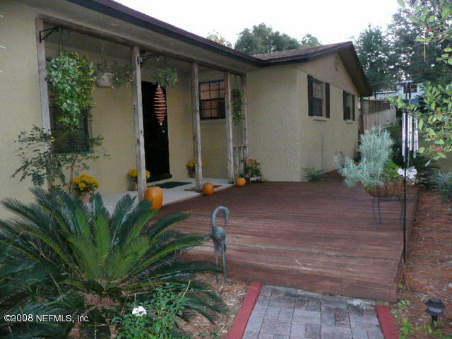 alt front view w/colorful trees