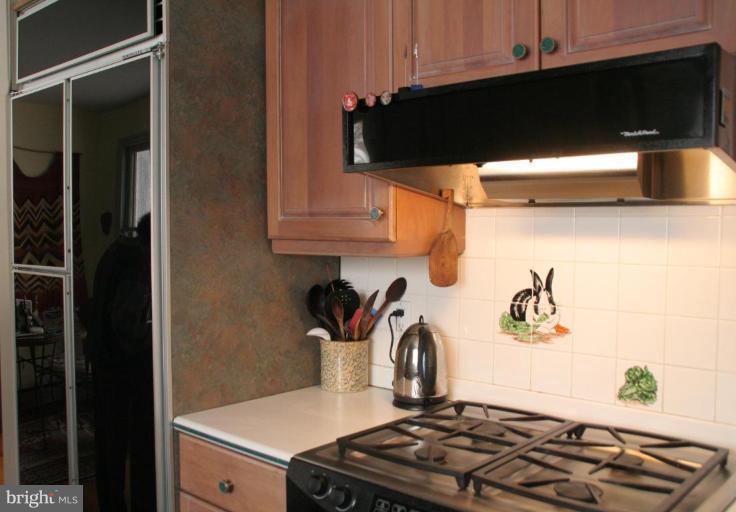 8716 Bozman Neavitt Road St. Michaels, MD 21663 - Photo 6 of 25 Gas range, convection oven, counter depth appl.