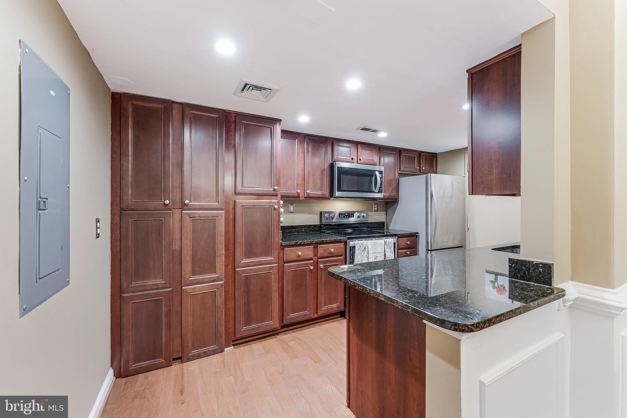 1515 South Arlington Ridge Road, Unit 504 Arlington, VA 22202 - Photo 12 of 33