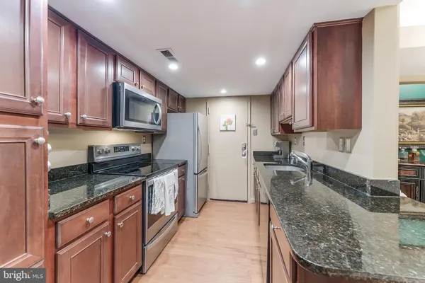 $399,999 | 1515 South Arlington Ridge Road, Unit 504, Arlington, VA 22202