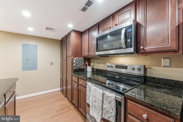 $399,999 | 1515 South Arlington Ridge Road, Unit 504, Arlington, VA 22202