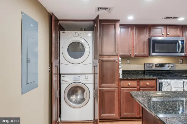 $399,999 | 1515 South Arlington Ridge Road, Unit 504, Arlington, VA 22202