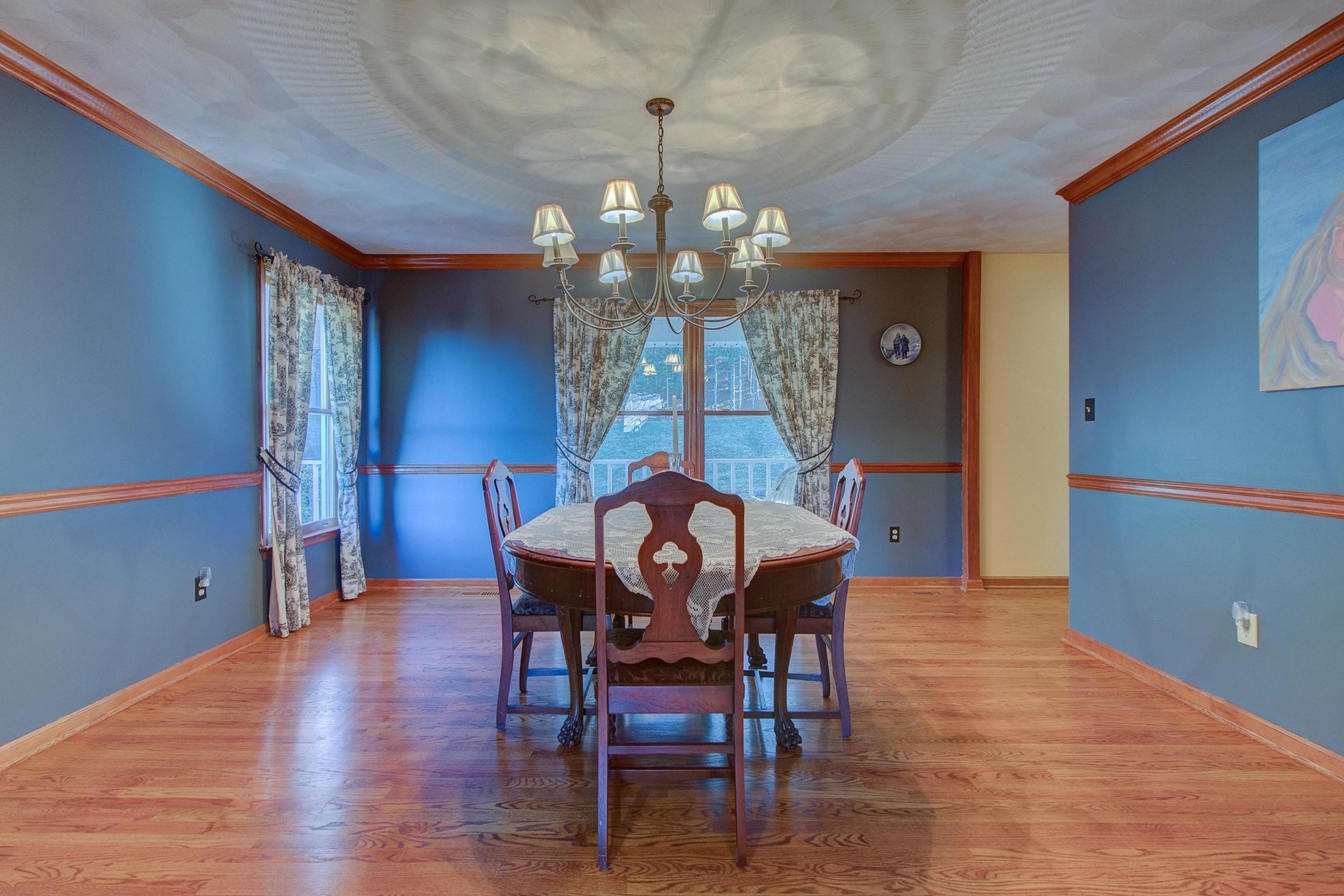 7033 Hollyberry Road Roanoke, VA 24018 - Photo 14 of 40 012-299006-IMG_7158_59_60_61_62_7265874