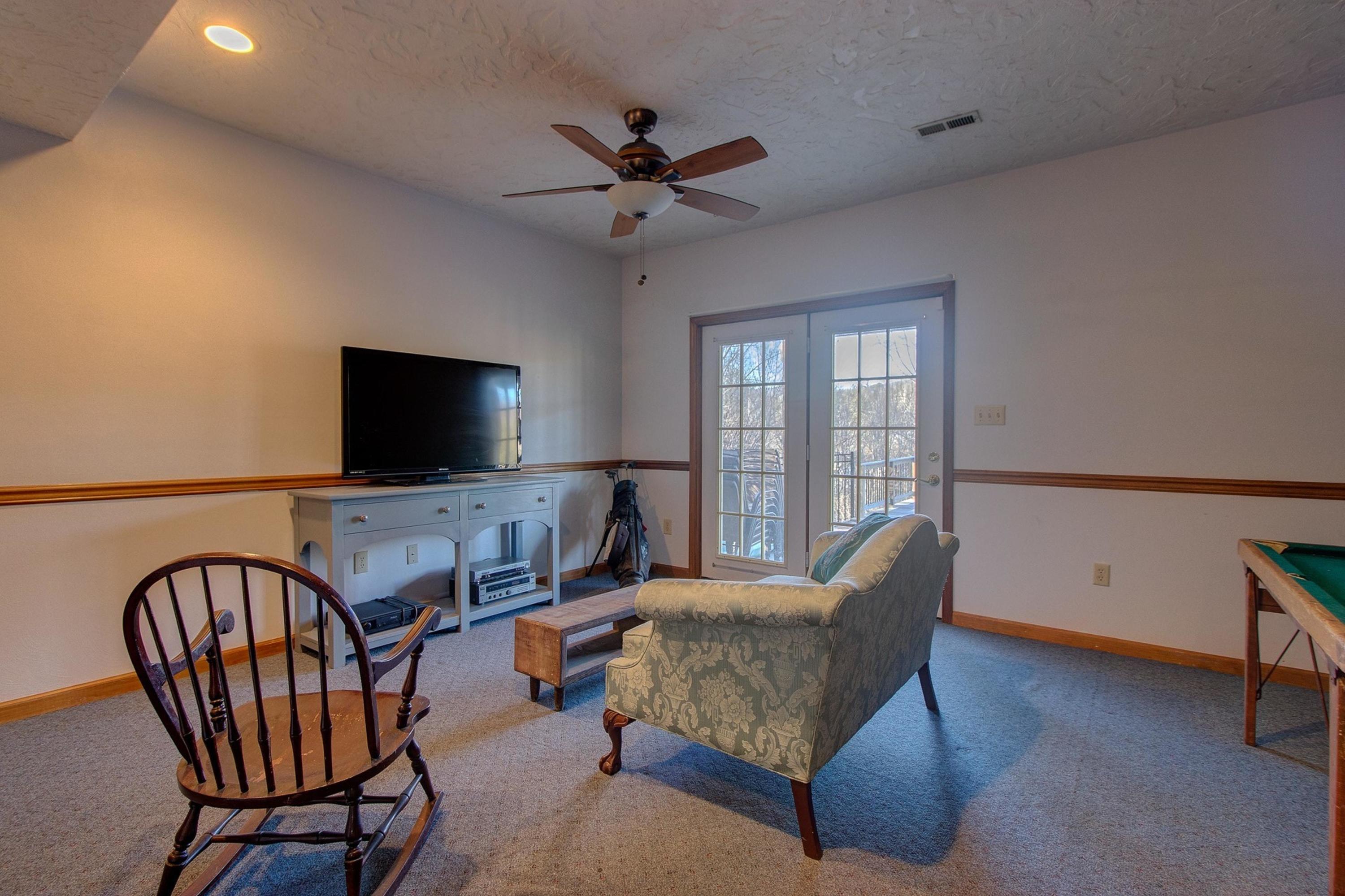 7033 Hollyberry Road Roanoke, VA 24018 - Photo 33 of 40 031-299006-IMG_7263_4_5_6_7_7265900