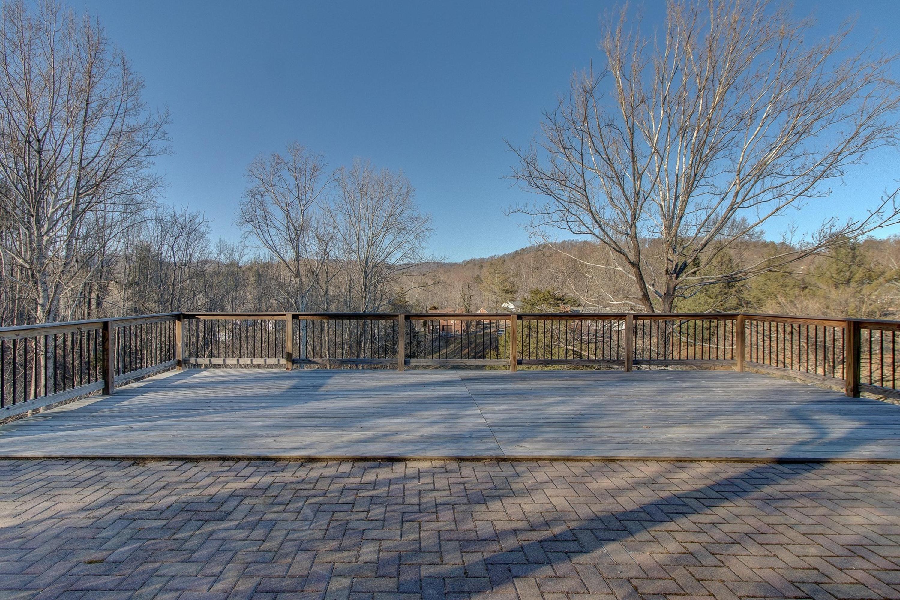 7033 Hollyberry Road Roanoke, VA 24018 - Photo 36 of 40 034-299006-IMG_7278_79_80_81_82_7265905