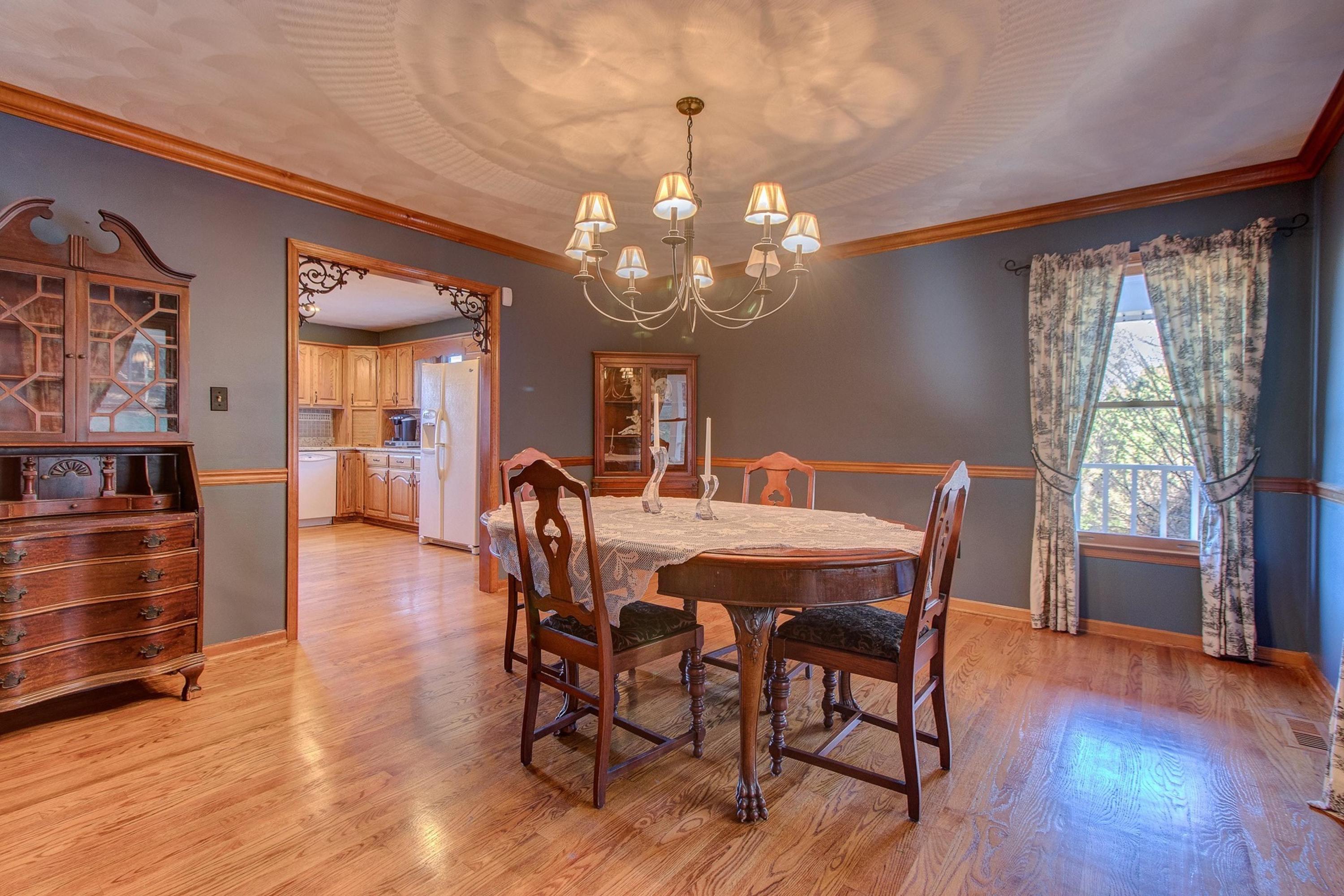 7033 Hollyberry Road Roanoke, VA 24018 - Photo 6 of 40 004-299006-IMG_7108_09_10_11_12_7265866