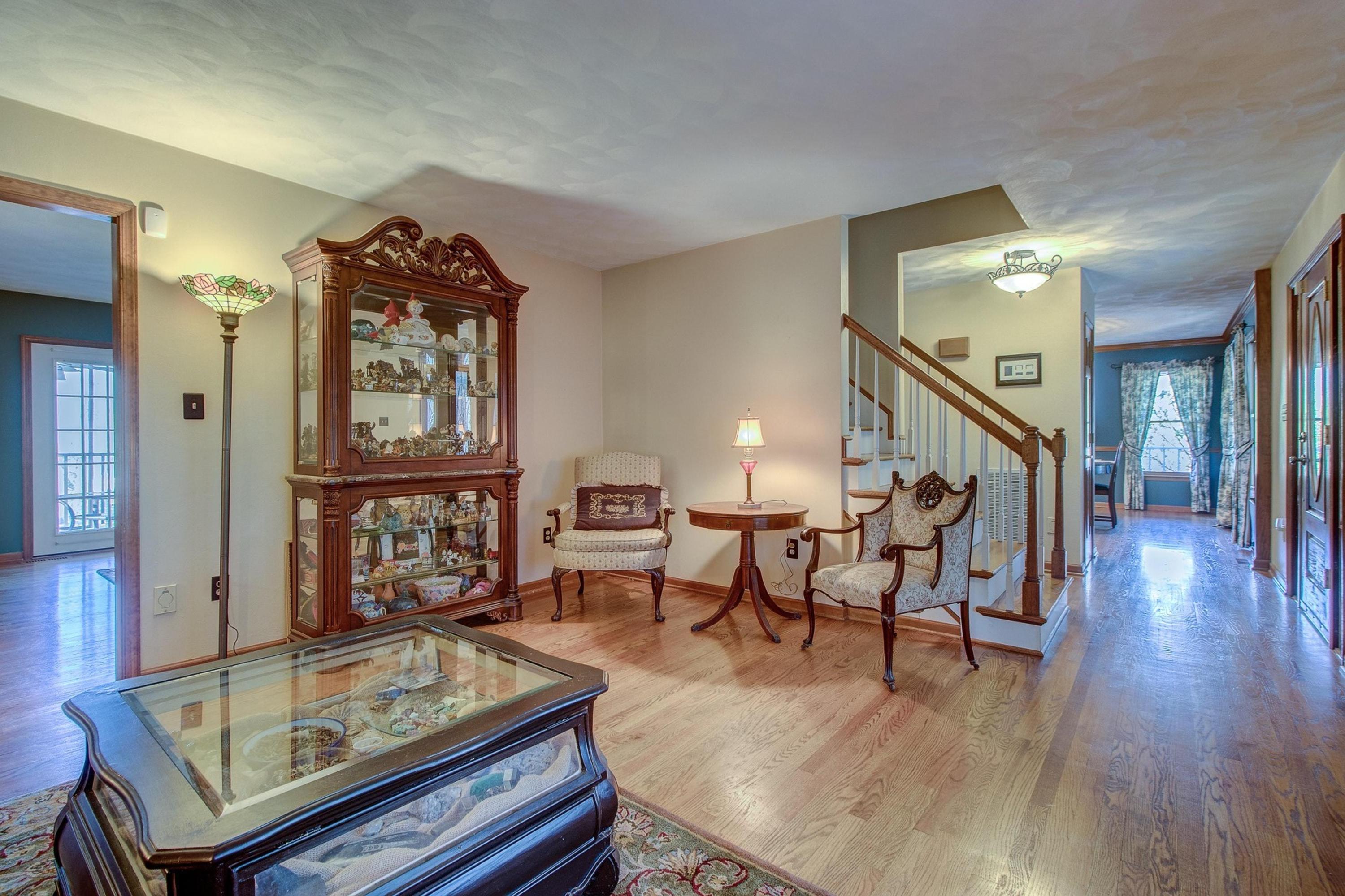 7033 Hollyberry Road Roanoke, VA 24018 - Photo 8 of 40 006-299006-IMG_7118_19_20_21_22_7265868