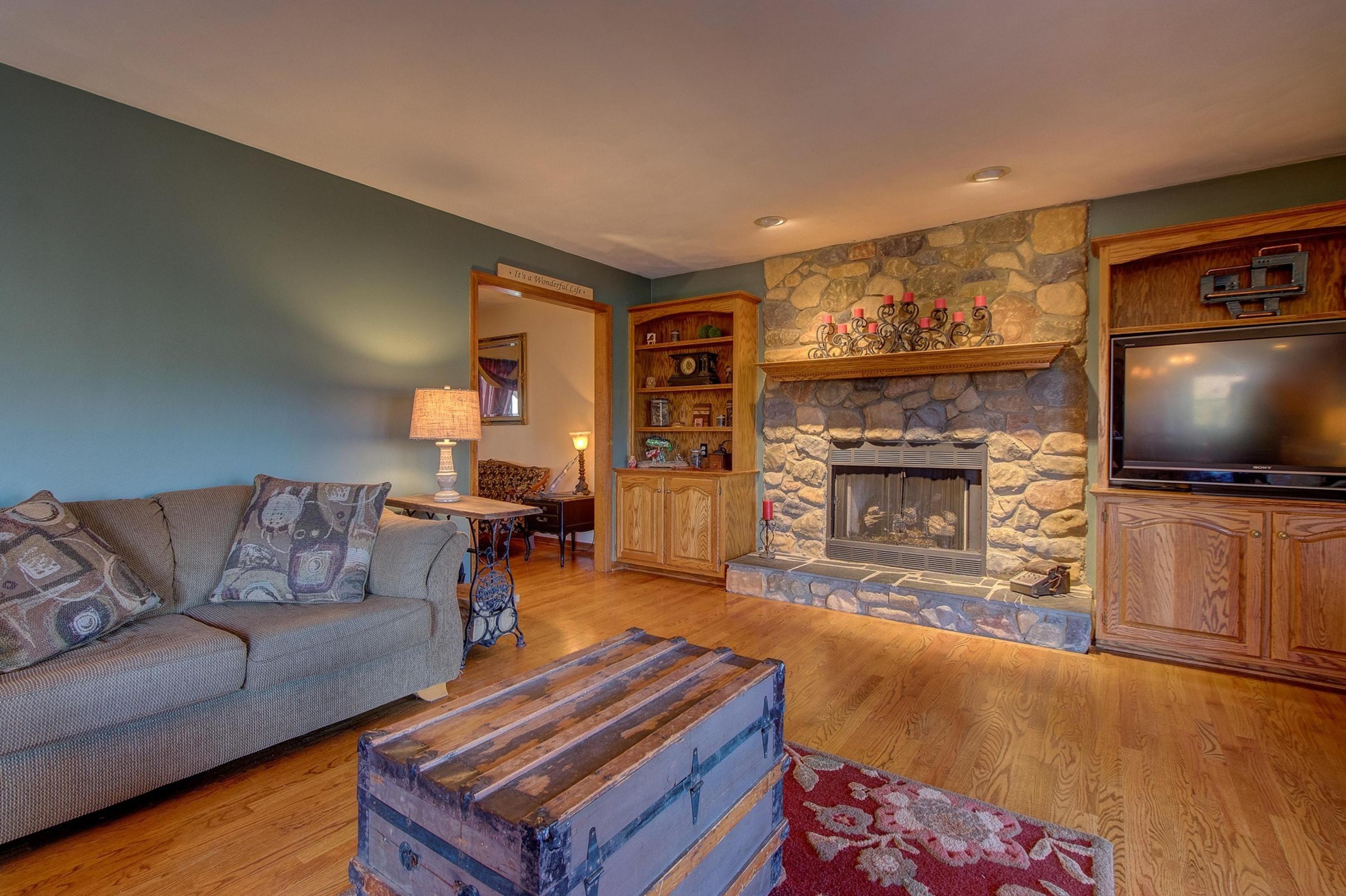 7033 Hollyberry Road Roanoke, VA 24018 - Photo 10 of 40 008-299006-IMG_7128_29_30_31_32_7265870
