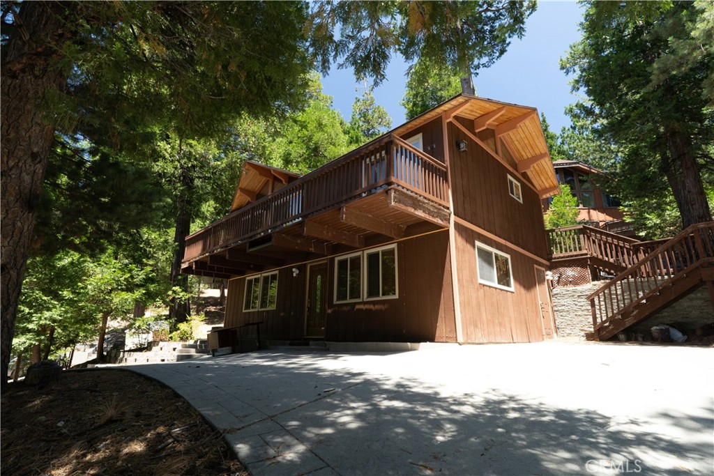 392 Pioneer Road Lake Arrowhead, CA 92352 - Photo 2 of 41