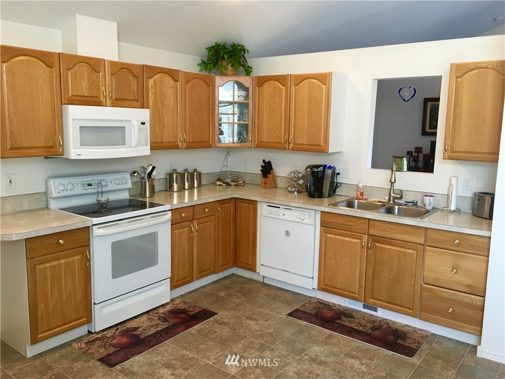 9247 Applegate Loop Southwest Rochester, WA 98579 - Photo 4 of 25