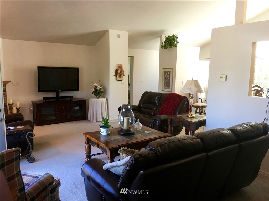 9247 Applegate Loop Southwest Rochester, WA 98579 - Photo 7 of 25