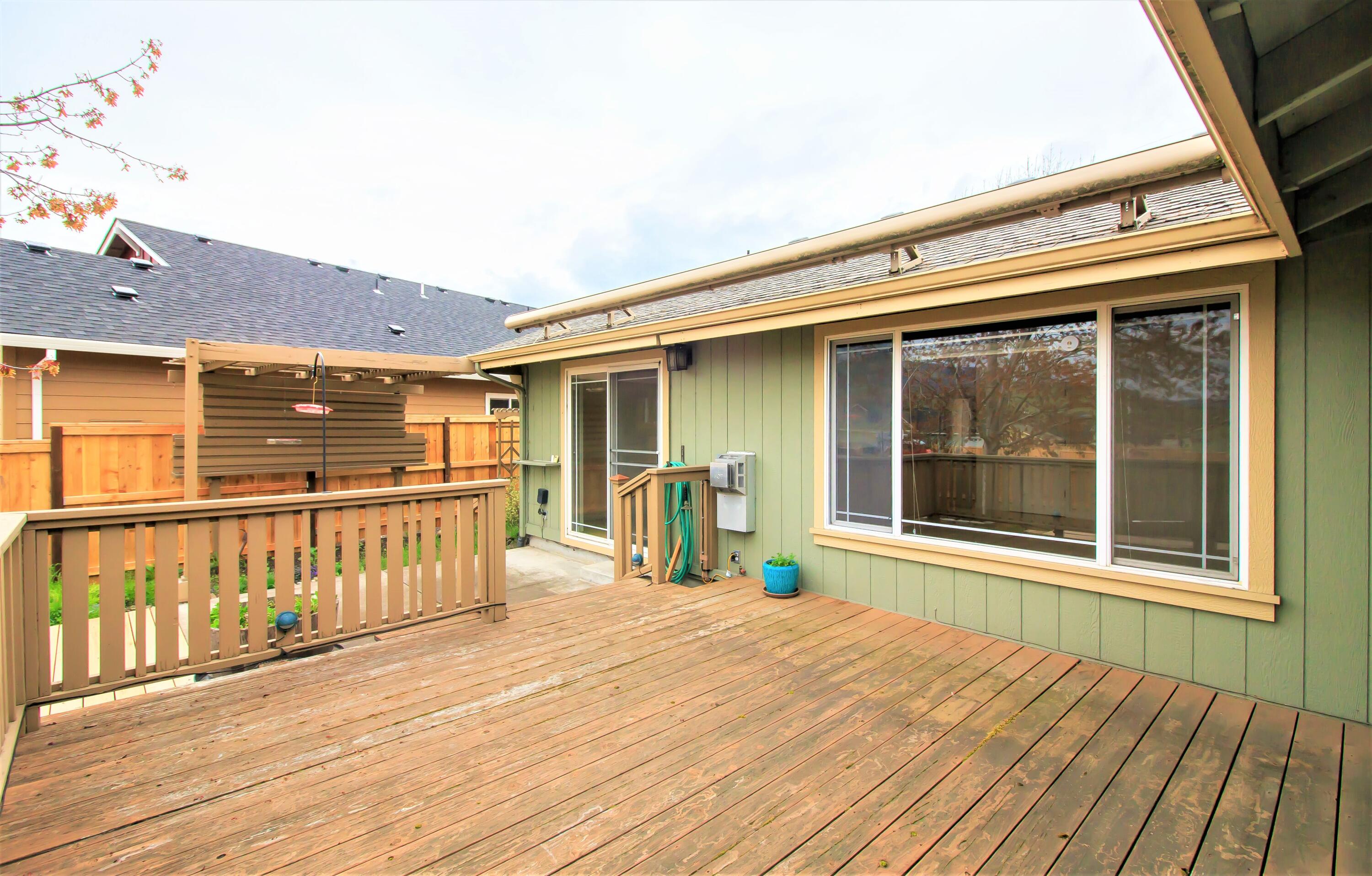 135 Suncrest Road Talent, OR 97540 - Photo 24 of 31 Deck1