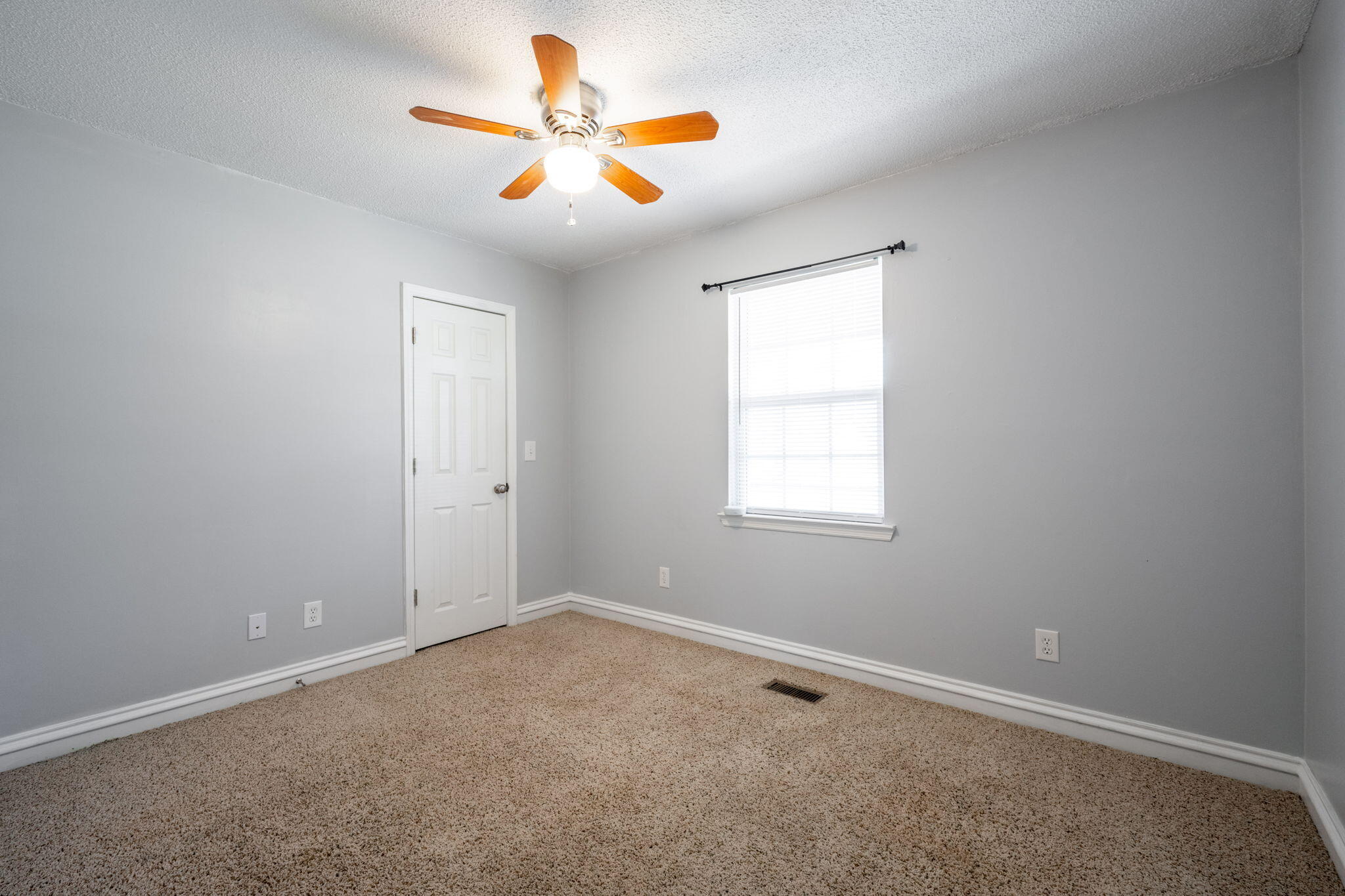 1149 Greens Road Chattanooga, TN 37421 - Photo 20 of 25 16-web-or-mls-DSC_9537