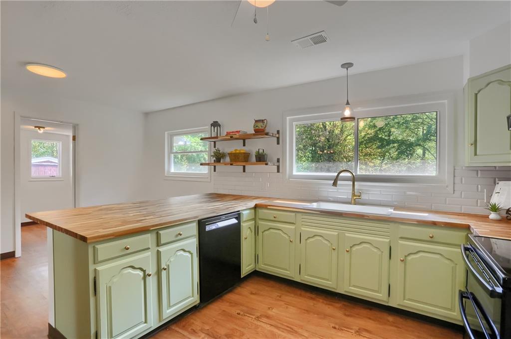 212 Ridgeway Drive Baden, PA 15005 - Photo 18 of 48 Kitchen