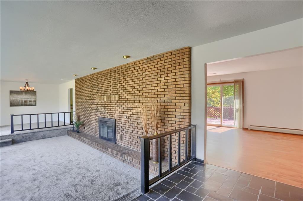 212 Ridgeway Drive Baden, PA 15005 - Photo 6 of 48 Liing room