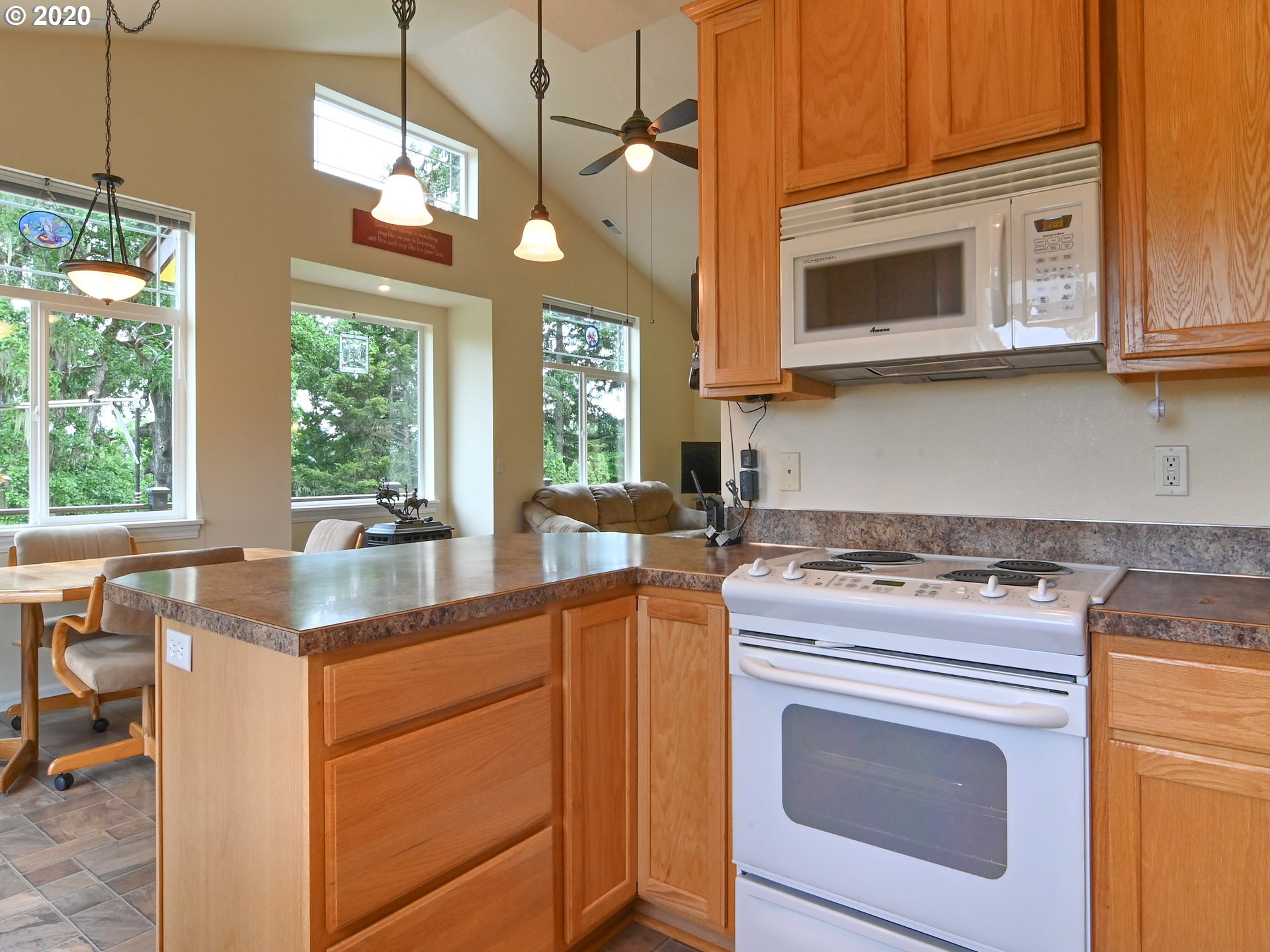 86335 Sanford Road Eugene, OR 97402 - Photo 11 of 30 Gallery Image 11