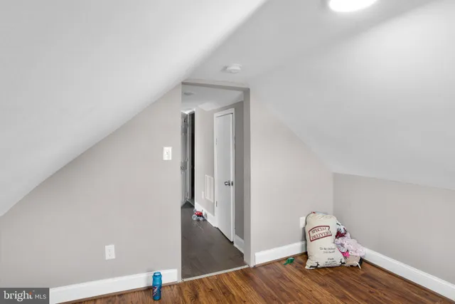 a view of a house with backyard and a tree
