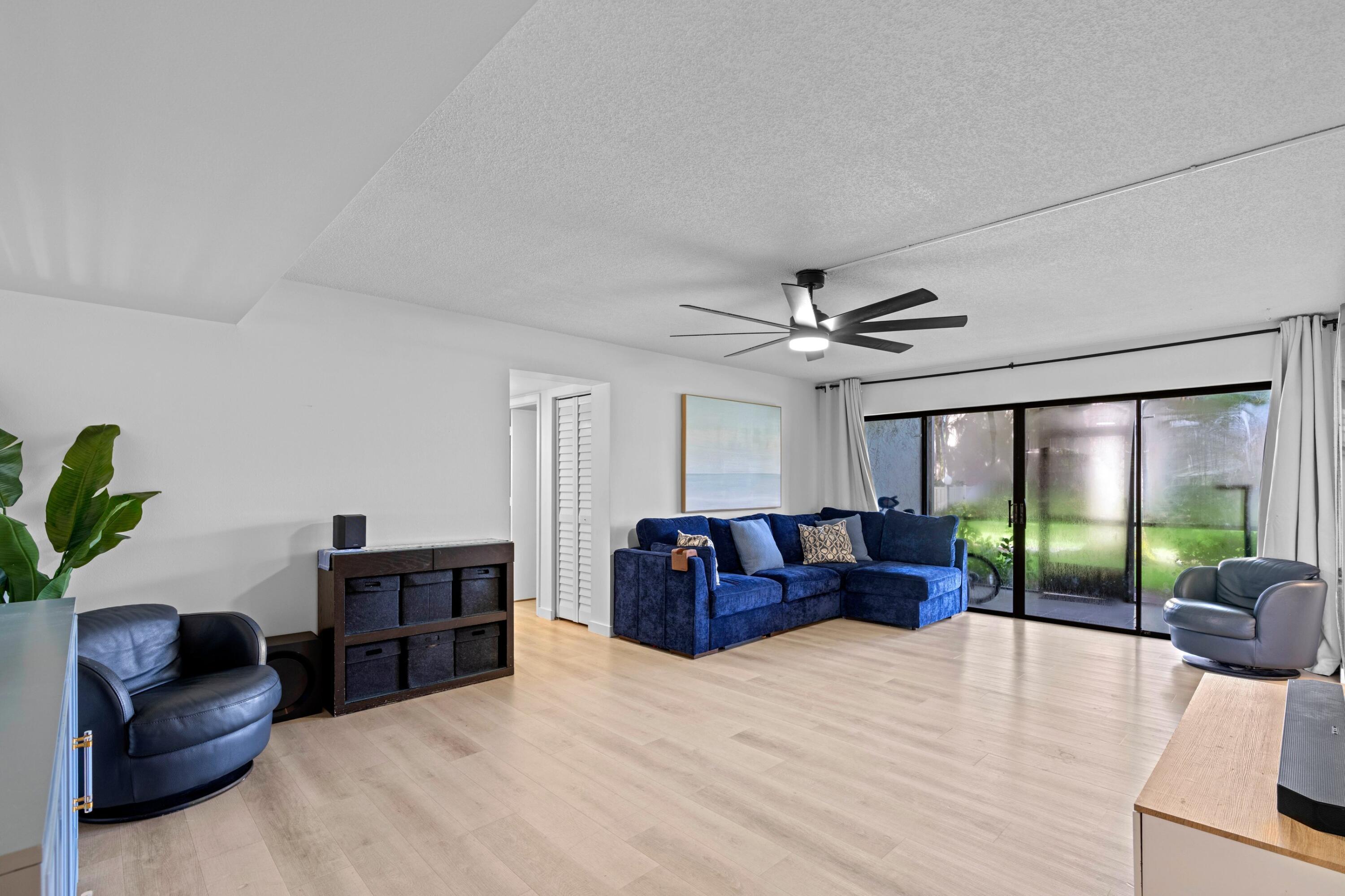 149 Northwest 70th Street, Unit 302B Boca Raton, FL 33487 - Photo 6 of 44 Living Area