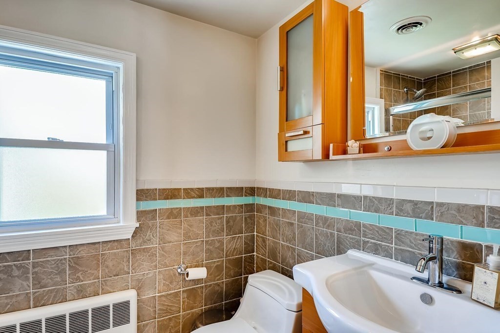 69 Livermore Road Belmont, MA 02478 - Photo 14 of 40 Gallery Image 14