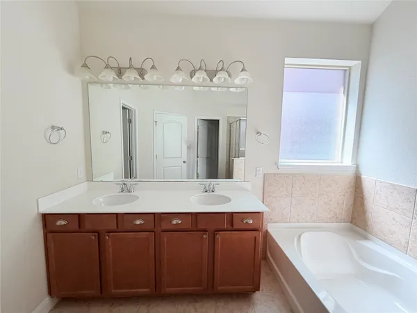 $1,995 | 233 Andele Way, Liberty Hill, TX 78642