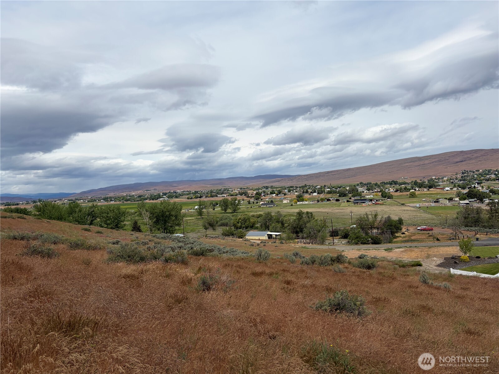 0 Adobe Way Selah, WA 98942 - Photo 6 of 8 a view of a city with green space