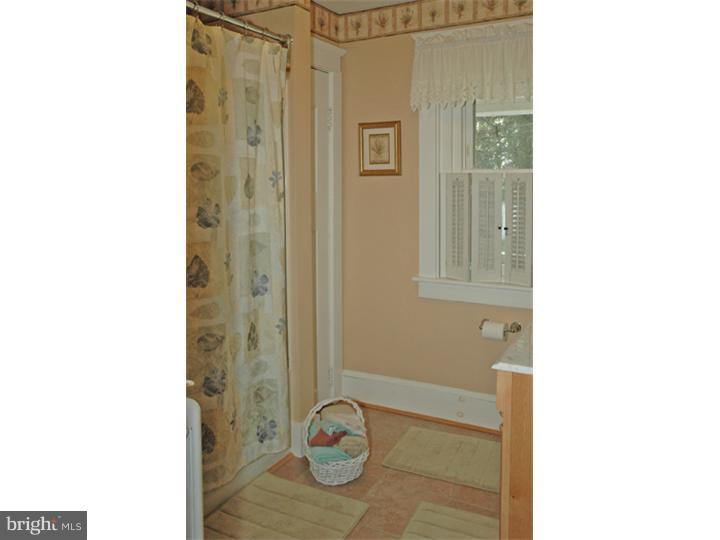 15150 Kutztown Road Kutztown, PA 19530 - Photo 9 of 17 Bathroom
