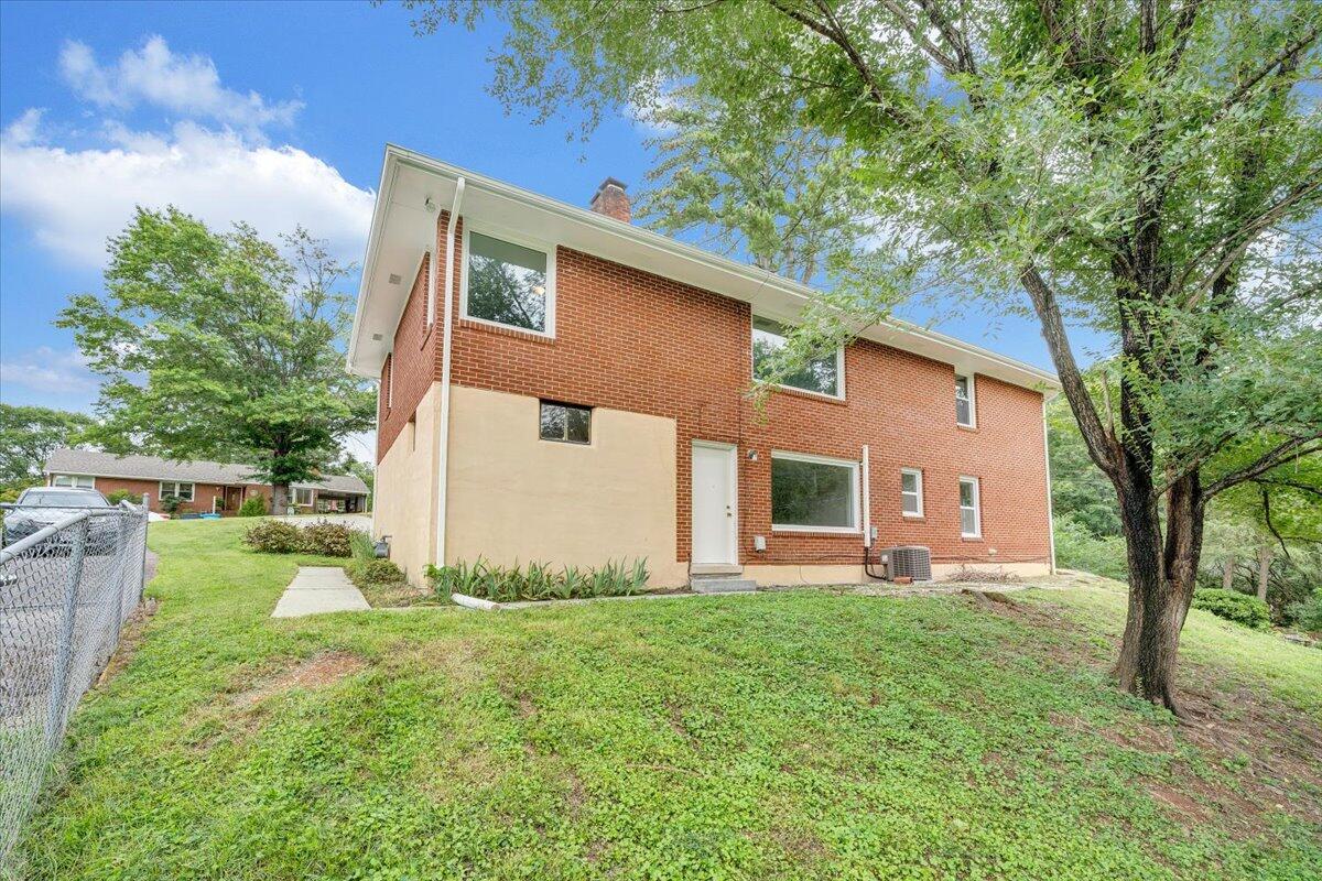 2731 Fawn Road Southwest Roanoke, VA 24015 - Photo 28 of 31 33-MIB05691a