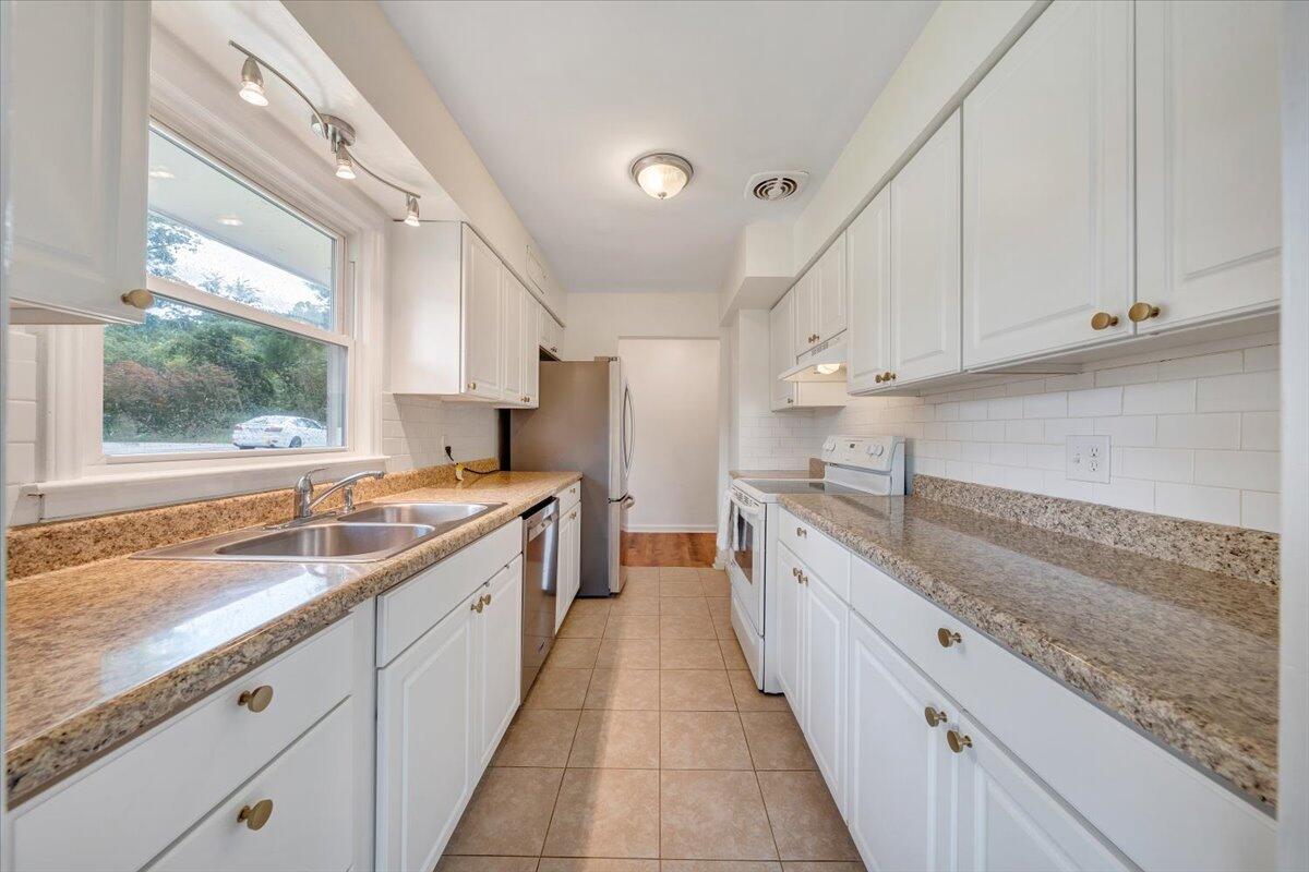 2731 Fawn Road Southwest Roanoke, VA 24015 - Photo 6 of 31 12-MIB05601