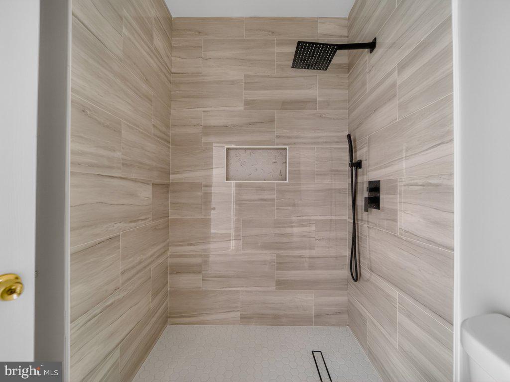 2000 Del Sol Court Bowie, MD 20721 - Photo 53 of 66 basement shower