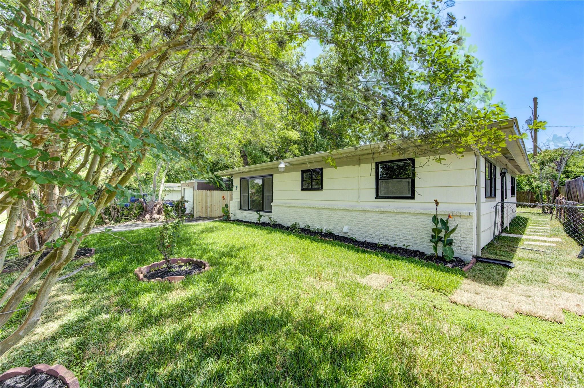 4914 Pershing Street Houston, TX 77033 - Photo 2 of 34