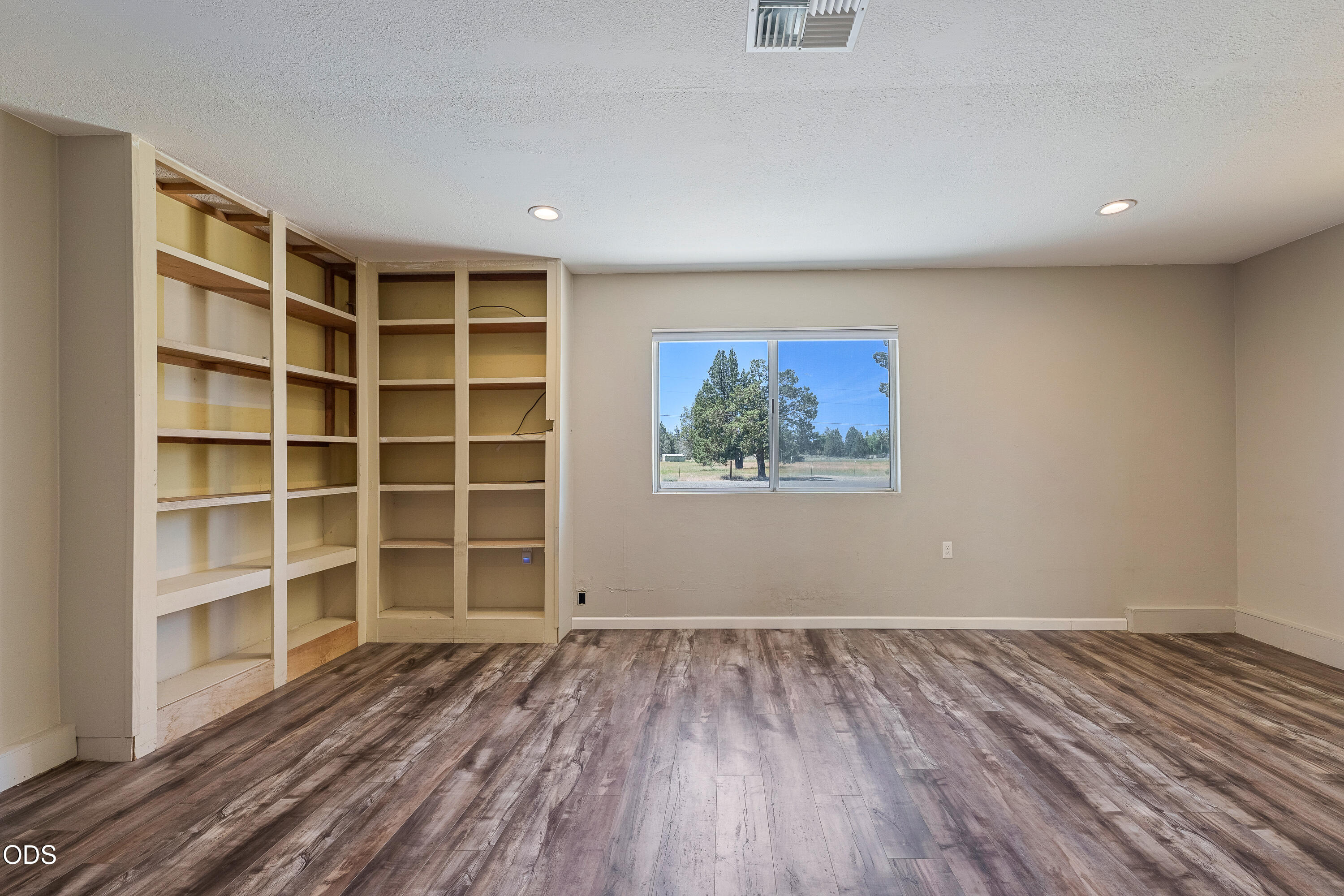6492 Southwest 51st Street Redmond, OR 97756 - Photo 27 of 44