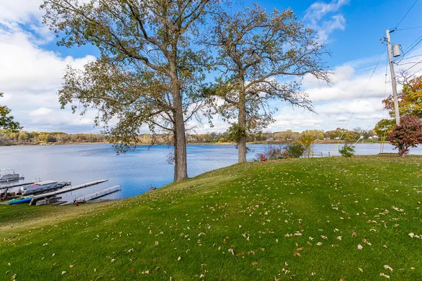 $259,900 | 2090 Lake View Drive, Brooklyn, MI 49230