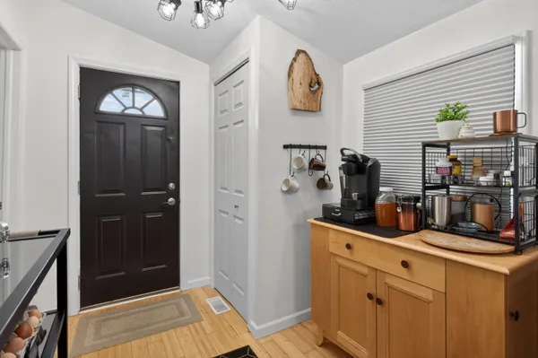 $259,900 | 2090 Lake View Drive, Brooklyn, MI 49230