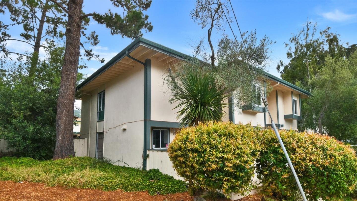 1201 Terra Nova Boulevard Pacifica, CA 94044 - Photo 2 of 28 a backyard of a house with lots of green space