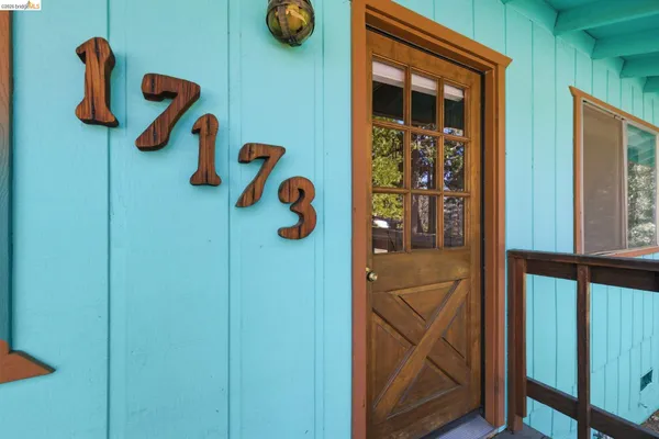 a close view of door lock