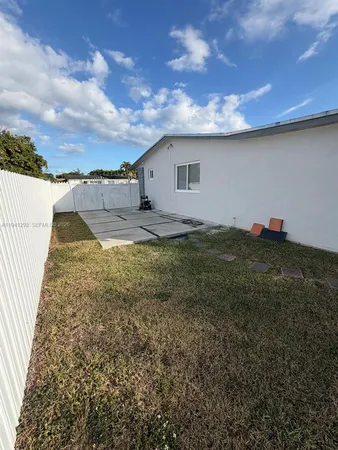 a view of a house with backyard and garden