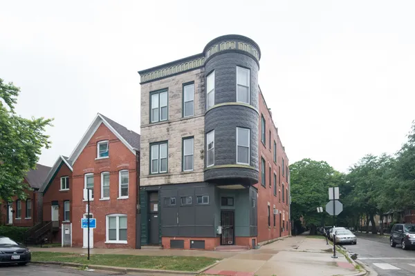 $2,495 | 1058 North Rockwell Street, Unit 2F, Chicago, IL 60622