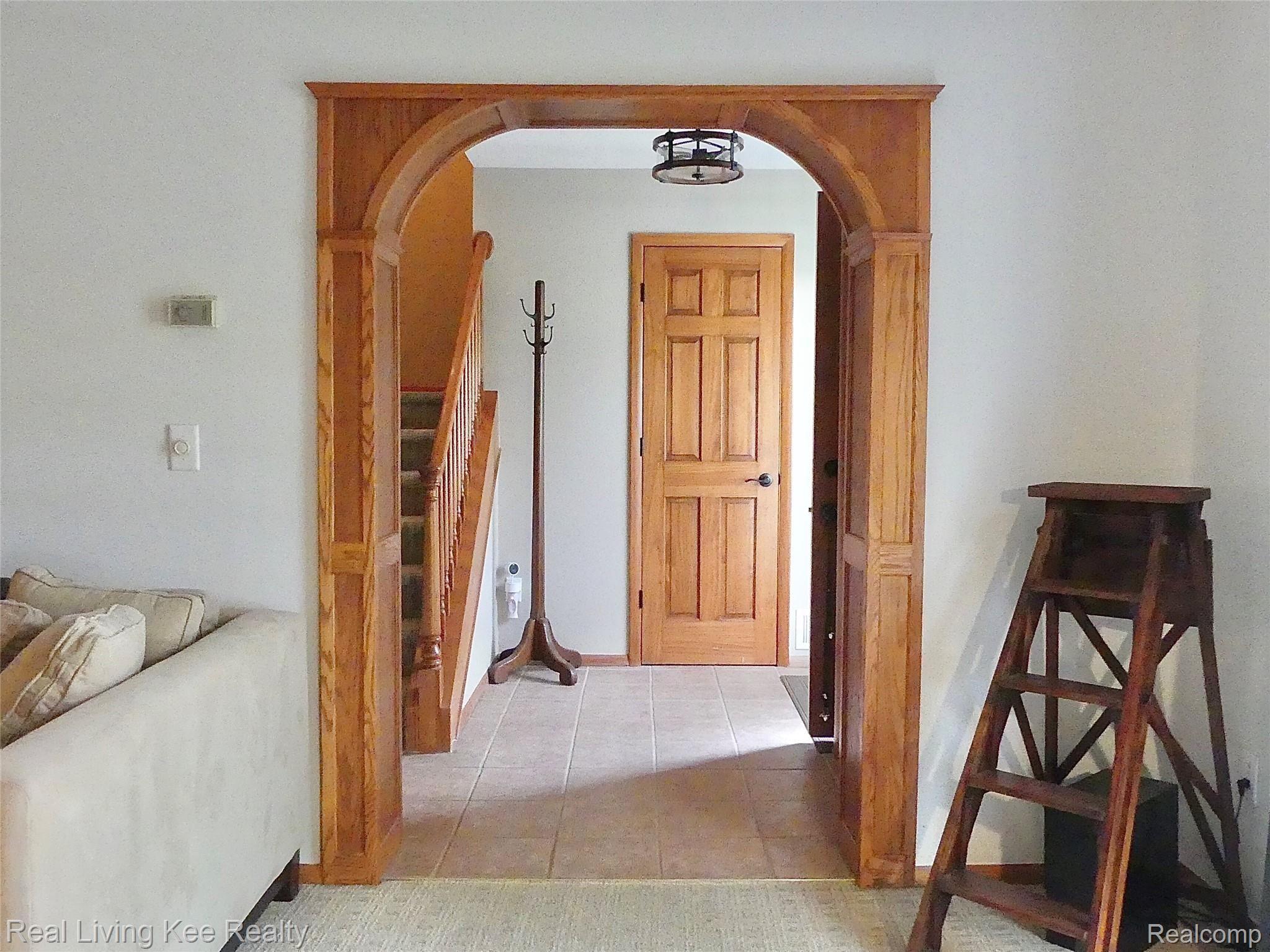 1355 Autumn Lane Rochester, MI 48306 - Photo 16 of 40 Custom arches in living room