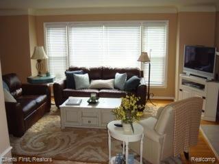 15630 Meadowbrook Road Redford, MI 48239 - Photo 6 of 27 LIVINGROOM BRIGHTER.jpg