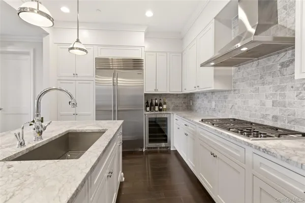 $2,685,000 | 3000 Royal Court, Unit 3102, North Hills, NY 11040