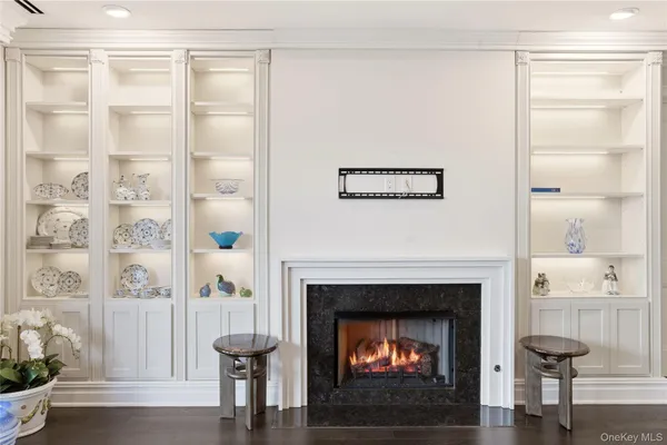 $2,685,000 | 3000 Royal Court, Unit 3102, North Hills, NY 11040