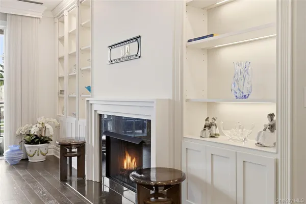 $2,685,000 | 3000 Royal Court, Unit 3102, North Hills, NY 11040