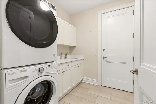 $2,685,000 | 3000 Royal Court, Unit 3102, North Hills, NY 11040