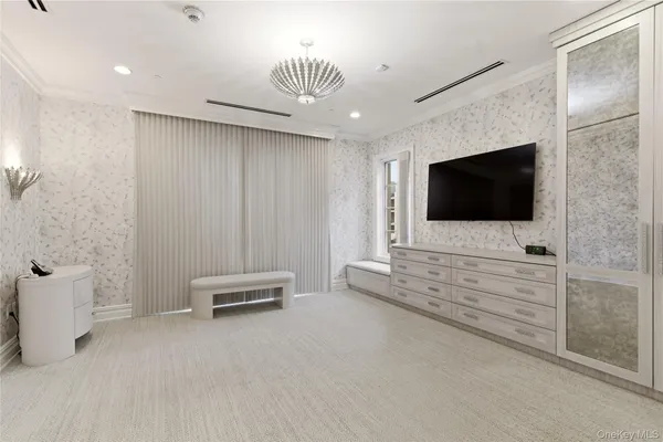 $2,685,000 | 3000 Royal Court, Unit 3102, North Hills, NY 11040