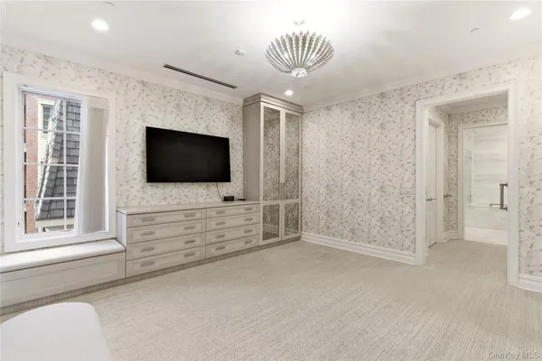 $2,685,000 | 3000 Royal Court, Unit 3102, North Hills, NY 11040