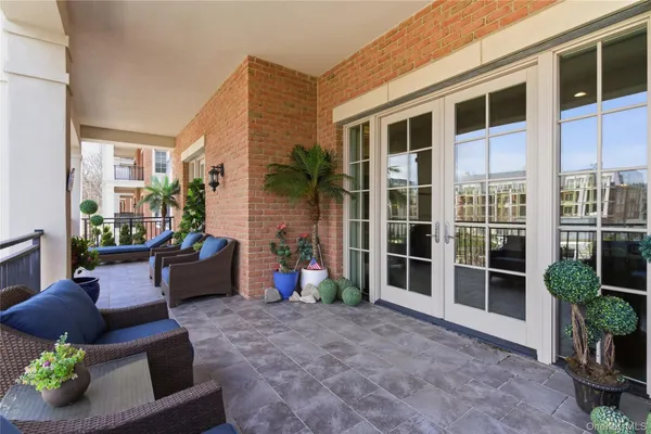 $2,685,000 | 3000 Royal Court, Unit 3102, North Hills, NY 11040